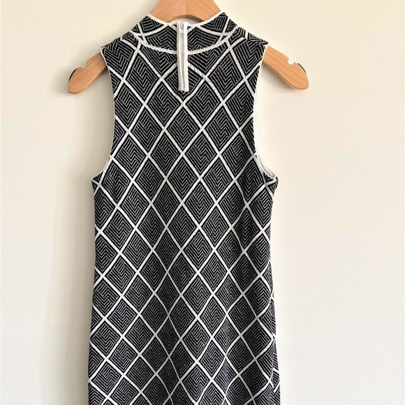 Romeo and Juliet Couture Printed Mock Neck Dress - Picture 7 of 9